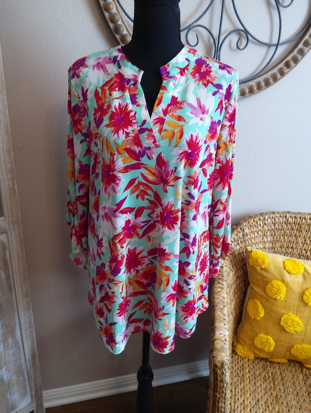 Dear Scarlett Floral Split-Neck Tunic - Mint, Fuchsia & Orange